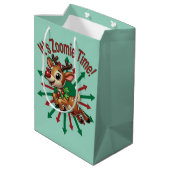 "Es ist Zoomie Time! Weihnachtsmann Mittlere Geschenktüte (Rückseite Schrägansicht)