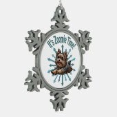 Es ist Zoomie Time Yorkshire Terrier Schneeflocken Zinn-Ornament (Links)
