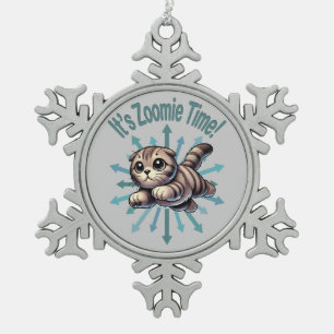 Es ist Zoomie-Zeit Scottish Fold Katze Schneeflocken Zinn-Ornament