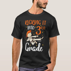 es kickt 3. Klasse Tae-Kwon-Do Mädchen Karate zum  T-Shirt