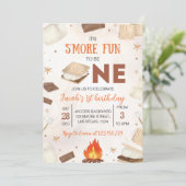 Es macht mehr Spaß, ein Raucher-Campfeuer zum Gebu Einladung (Stehend Vorderseite)