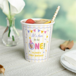 Es macht Spaß, ein Foto-Junge zum 1. Geburtstag zu Pappbecher