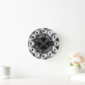 Es nimmt Bälle, um Lacrosse-runde Uhr zu spielen (Zuhause)