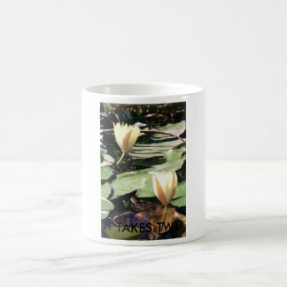 ES NIMMT ZWEI KAFFEETASSE