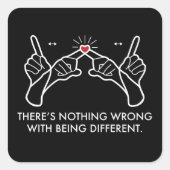 Es stimmt nichts damit, anders zu sein quadratischer aufkleber (Vorderseite)