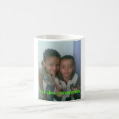 es zerteilt auf die person stimmt kaffeetasse (Mittel)