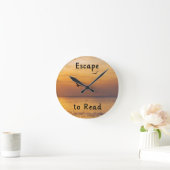 Escape to Read Wall Clock | Book Lover Quote Runde Wanduhr (Zuhause)