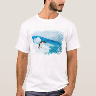 Eselspinguin, Pygoscelis Papua, springt ab T-Shirt