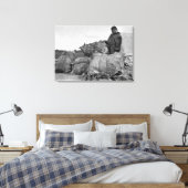 Eskimo Fur Händler in Nome, Alaska Fotograf Leinwanddruck (Insitu (Schlafzimmer))