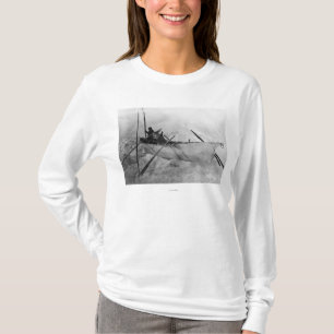 Eskimo im Boot, das mit Häuten hergestellt wurde, T-Shirt