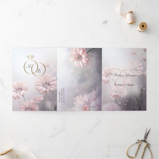 Español English Pink Daisies Margaritas Rosas Dreifach Gefaltete Einladung (Außenbereich)