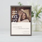 Espresso Beige Classic Minimalist Photo Wedding Save The Date (Stehend Vorderseite)
