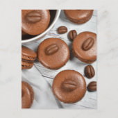 Espresso-Kaffeebauche Macarons Postkarte (Vorderseite)