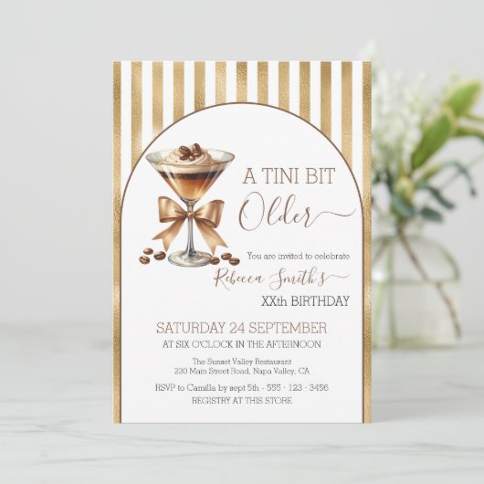 Espresso martini 'A tini bit Older' Gold Geburtsta Einladung (Stehend Vorderseite)