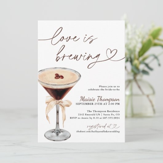 Espresso Martini Liebe Braut Brautparty Einladung (Stehend Vorderseite)