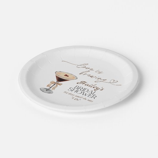 Espresso Martini Liebe Braut Brautparty Pappteller (Schrägansicht)