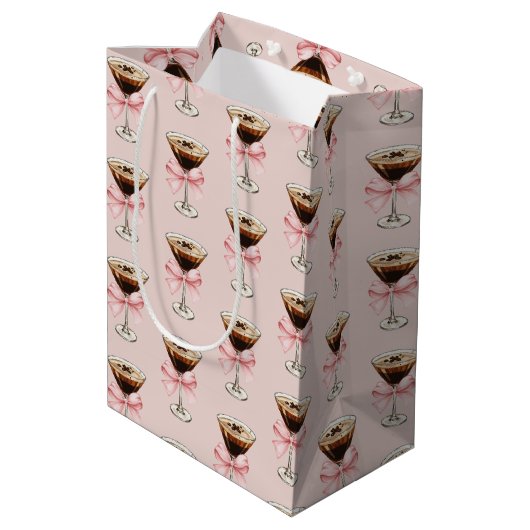 Espresso Martini Pattern Pink Mittlere Geschenktüte (Rückseite Schrägansicht)