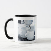 Espressomaschine, die Kaffee macht Tasse (Links)
