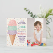 Essbare Eiscreme zum Geburtstag Einladung für Kind (Stehend Vorderseite)