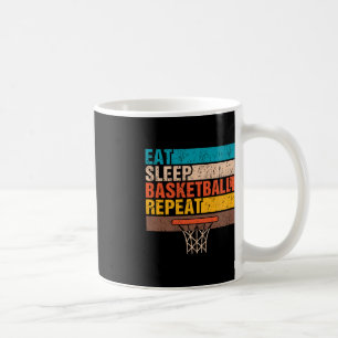 Essen. Schlafen. Basketball. Wieder von vorne. Bas Kaffeetasse