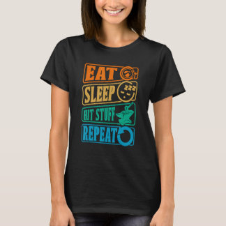 Essen Schlafen Dinge schlagen Wiederholen Retro-Sc T-Shirt