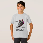 Essen. Schlafen. Fußball. Urban Soccer Boot. Kids T-Shirt (Vorne ganz)