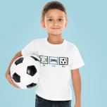 Essen Schlafen Spielen Fußball Kinder Futbol T-Shirt<br><div class="desc">Essen Sie Sleep Play Soccer T - Shirt für ein Kind Holen Sie sich dieses Geschenk für jemanden,  der besessen davon ist,  Futbol auf einem Sportplatz zu spielen.</div>