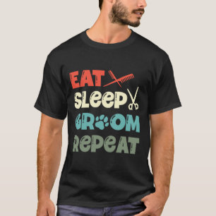Essen schlafende Groom Wiederholung Pelz Künstler T-Shirt