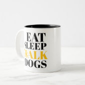 Essen schlafende Hunde Zweifarbige Tasse (Vorderseite Links)