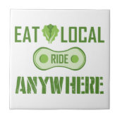 Essen Sie lokal, fahren Sie überall hin Fliese (Vorderseite)