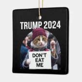 Essen Sie mir keine Katzen für Trump 2024 Keramikornament (Links)