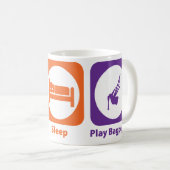 Essen Sie Schlaf-Spiel-Dudelsäcke Kaffeetasse (VorderseiteRechts)