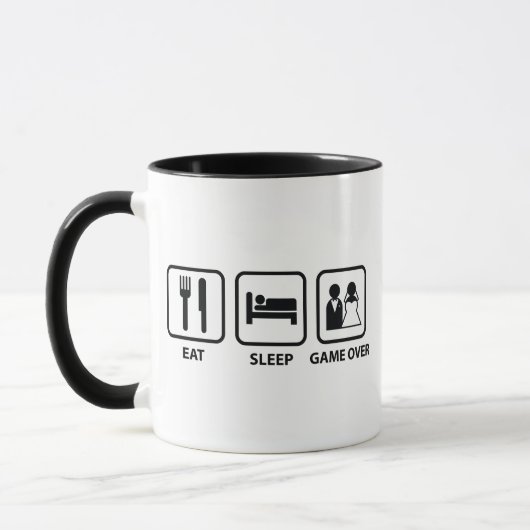 Essen Sie schlafendes Spiel über Kaffee Tasse (Links)