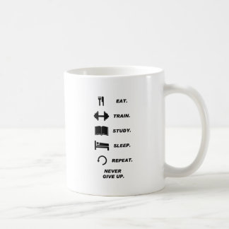 Essen Sie. Zug. Studie. Schlaf. Wiederholung. Kaffeetasse