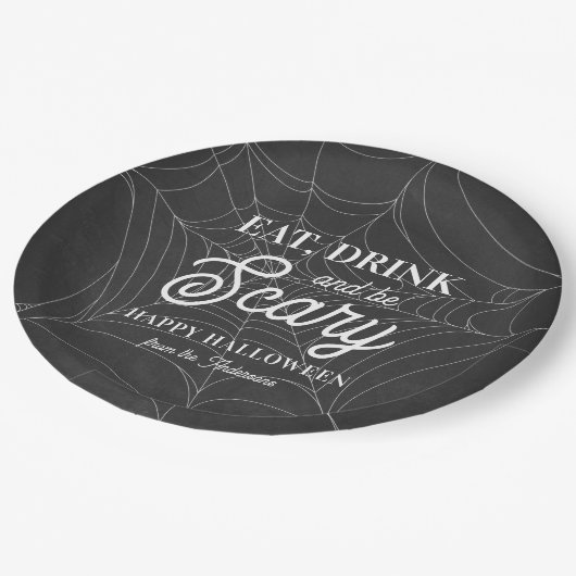 Essen, trinken und Beängstigendes Halloween-Party Pappteller (Schrägansicht)