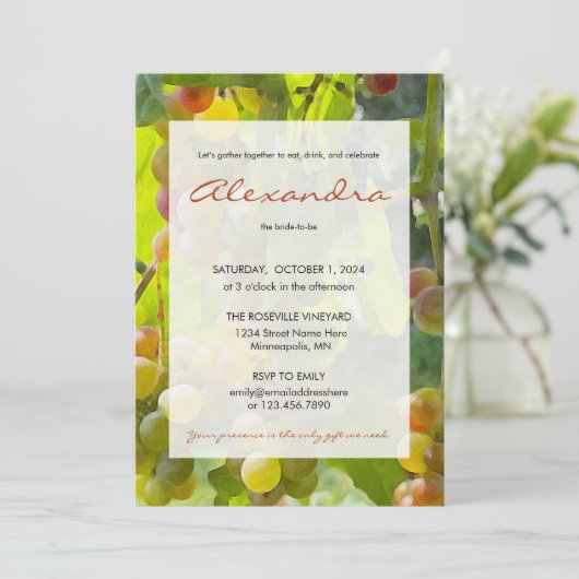 Essen, trinken und feiern Braut, um Trauben geprie Einladung (Stehend Vorderseite)
