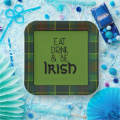 Essen, trinken und irisches Papierschild sein Pappteller (Party)