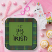 Essen, trinken und irisches Papierschild sein Pappteller (Party)