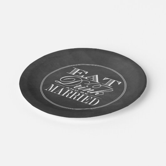 Essen, trinken und Verheiratet sein Chalkboard Hoc Pappteller (Schrägansicht)