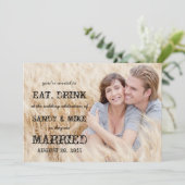 Essensgetränk Verheiratete Rustikale Hochzeit Einladung (Stehend Vorderseite)
