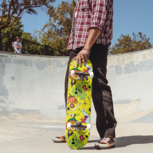 Essentials Skateboard