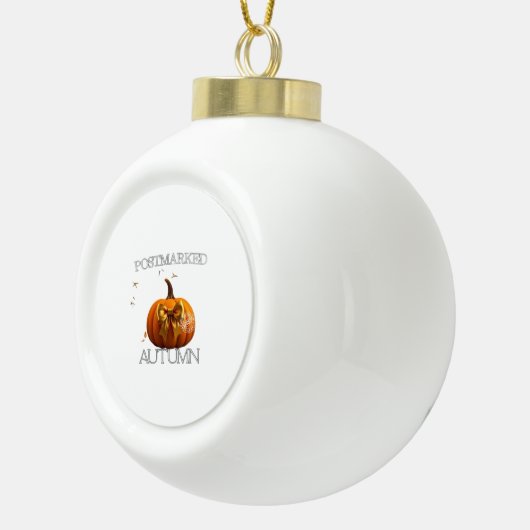 Essenzieller T - Shirt im Herbst Keramik Kugel-Ornament (Rechts)