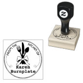 Essgeräte beugen sich kulinarisch aus der Küche vo Gummistempel (Stempel)