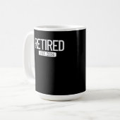 Est erschöpft. 2024 Arbeitsruhestandsruhe Kaffeetasse (Vorderseite Links)