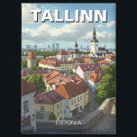 Estland Tallinn Travel Magnet<br><div class="desc">Tallinn, die Hauptstadt Estlands, ist eine charmante Mischung aus mittelalterlichem Erbe und modernster Moderne. Das Kronjuwel der Stadt ist die UNESCO-Weltkulturerbe, ein Labyrinth aus Kopfsteinpflasterstraßen, gotischen Kirchen und bunten Kaufhäusern aus dem 13. Jahrhundert. Die alten Stadtbefestigungen und die roten Türme verleihen der Stadt ein märchenhaftes Gefühl, besonders im Winter, wenn...</div>