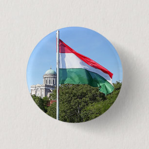 Esztergomer Basilika und ungarische Flagge Button