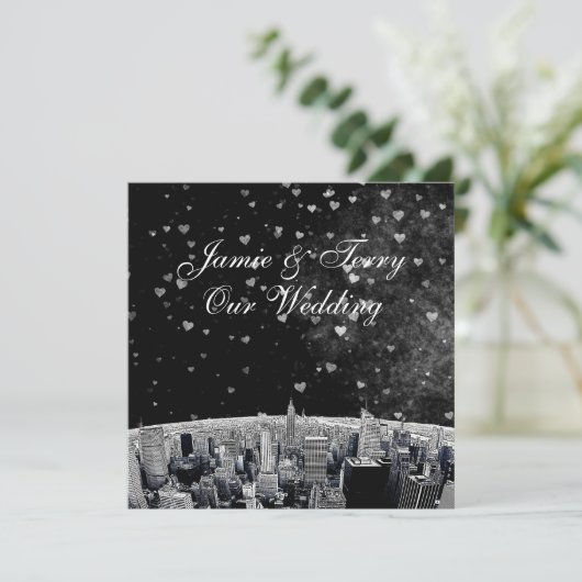 Etched NYC Skyline #2 Schwarz-weiß Heart Wedding Einladung (Stehend Vorderseite)