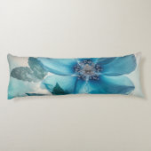 Ethereal Blue Blossom Seitenschläferkissen (Rückseite)