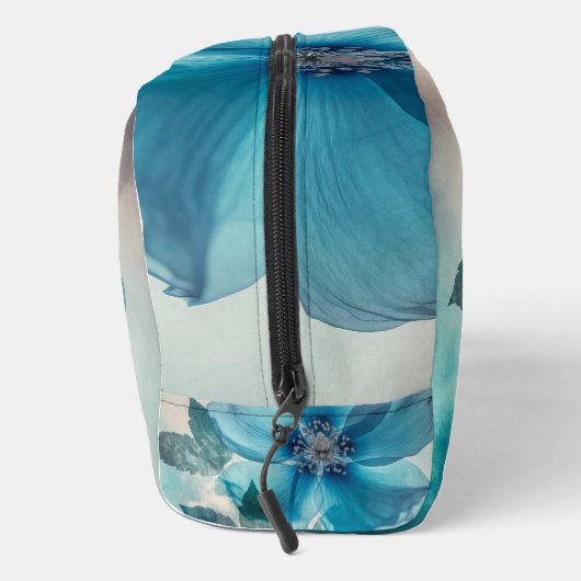 Ethereal Blue Blossom Waschbeutel (Rechts)