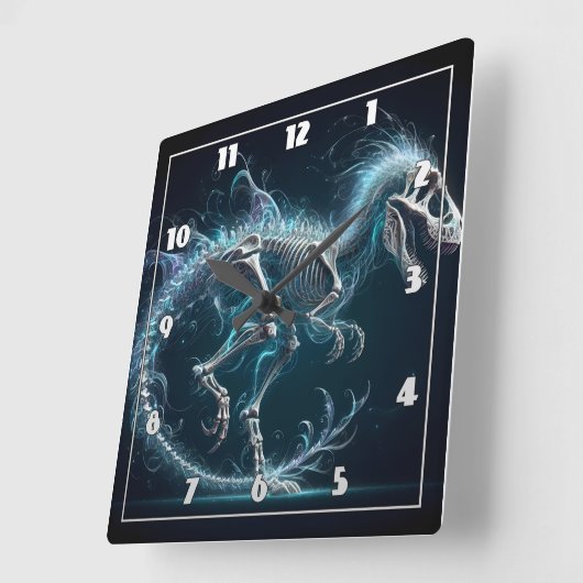Ethereal Dinosaurier Skelett in Motion at Night Quadratische Wanduhr (Winkel)